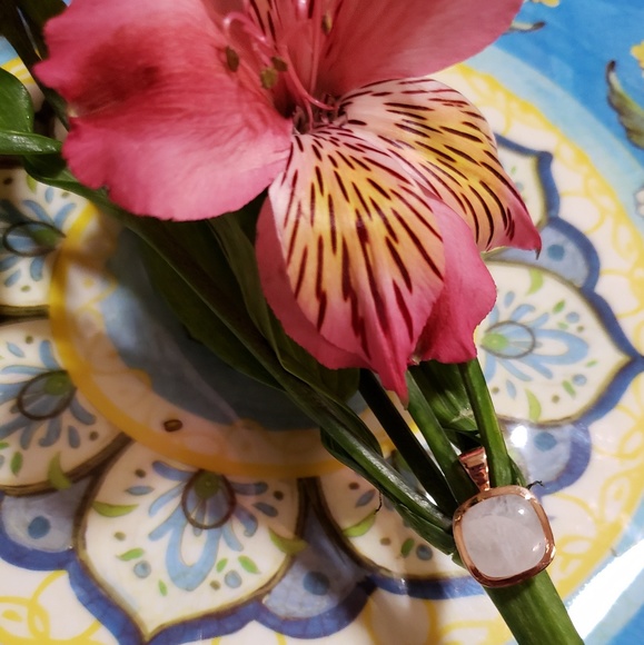 4.50ctw Stunning Natural Moonstone Pendant - Picture 4 of 8